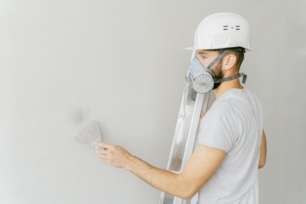 Ce qu'il faut savoir sur les obligations légales avant de créer votre piscine sur mesure